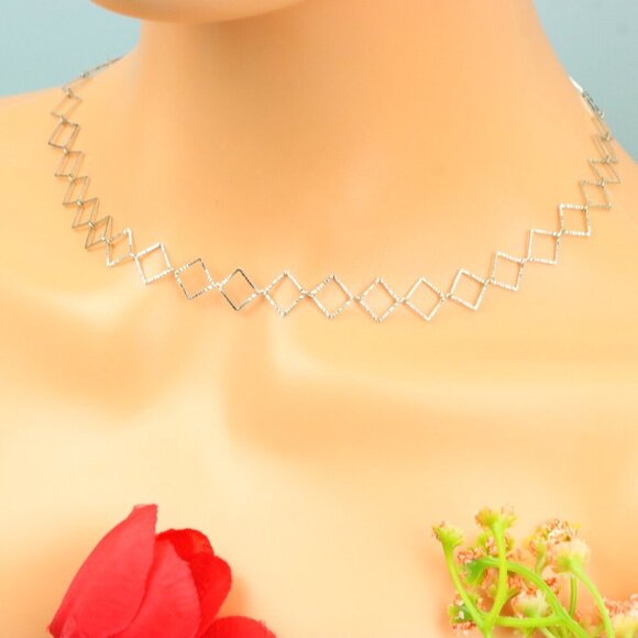 Delicate & Contemporary Necklace Chain, A Lovely Choice for Women, EVCH1702 - Picture 5 of 10